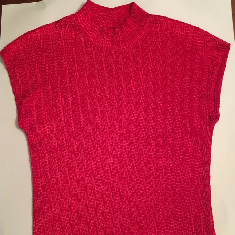 Medium M/M TanJay Red High Neck Sleeveless Top